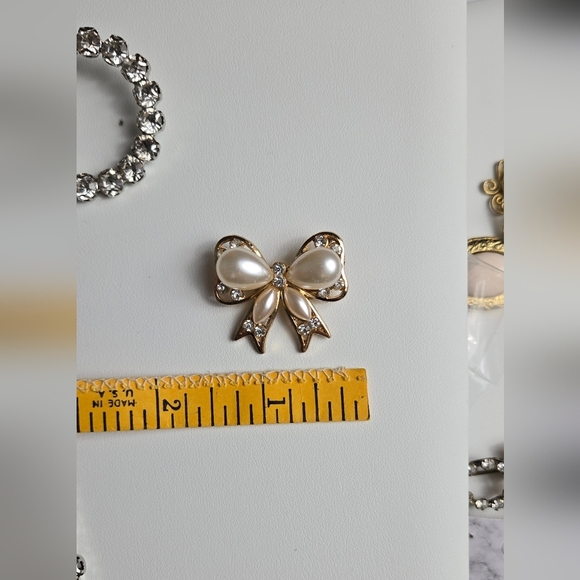 Elegant Rhinestone / Fuax Pearl Bow Brooch Bundle - Picture 9 of 17